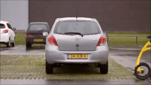 animated gif of woman folding Alinker and putting into a car trunk